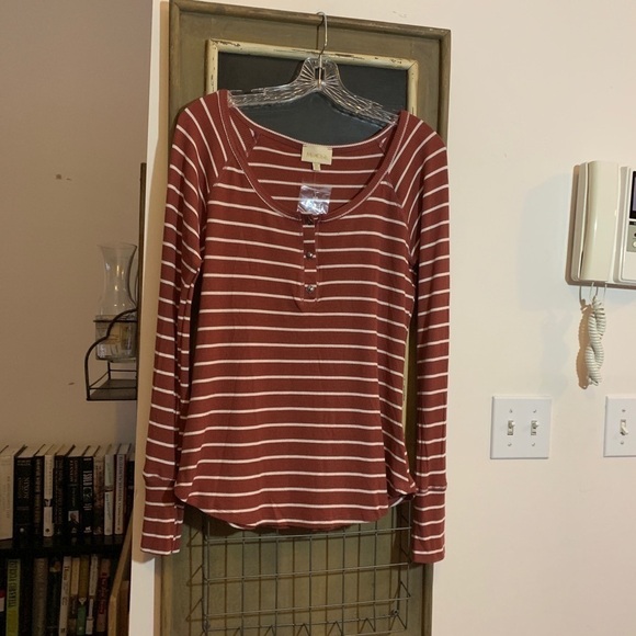 ModCloth Waffle Knit Henley in Striped Burnt Red Medium NWT - Picture 5 of 8